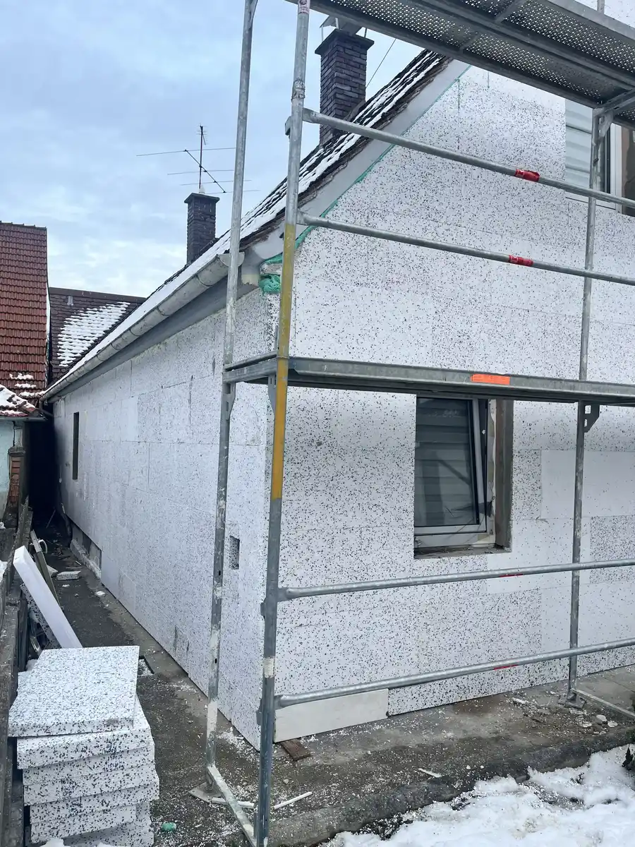 Außendämmung Augsburg – Fassade mit Dämmplatten vor dem Verputzen