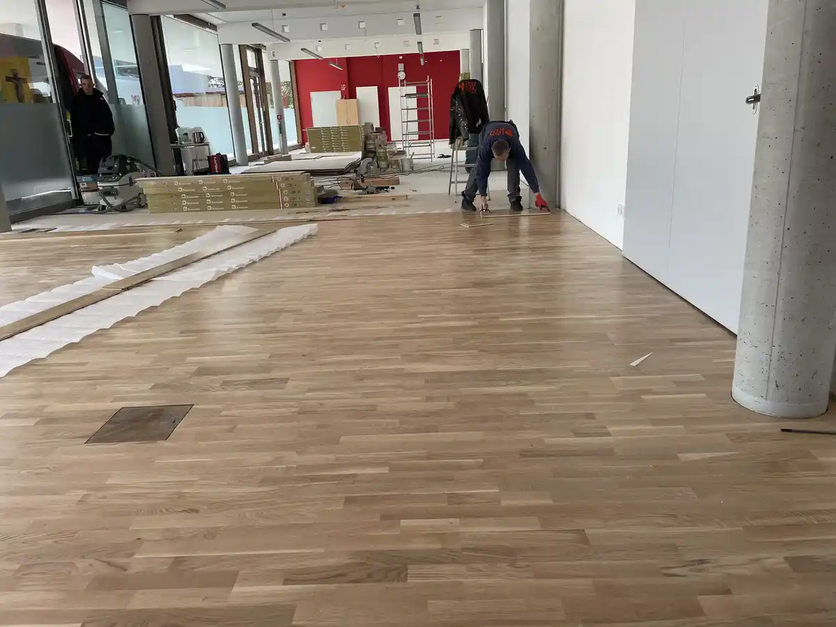 Fertig verlegter Parkettboden in Augsburg – Renovierung Einfamilienhaus