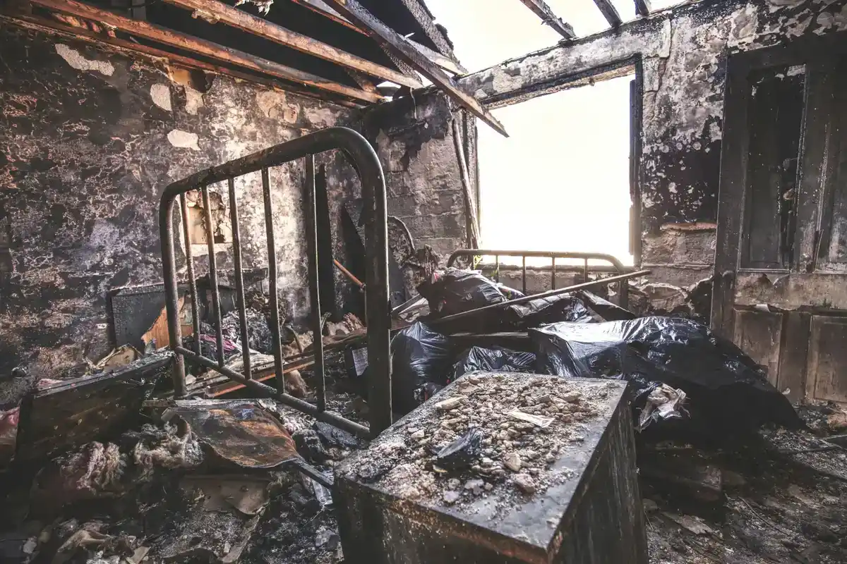 Entsorgung kontaminierte Baustoffe Brandschaden München fachgerecht Sonderabfall
