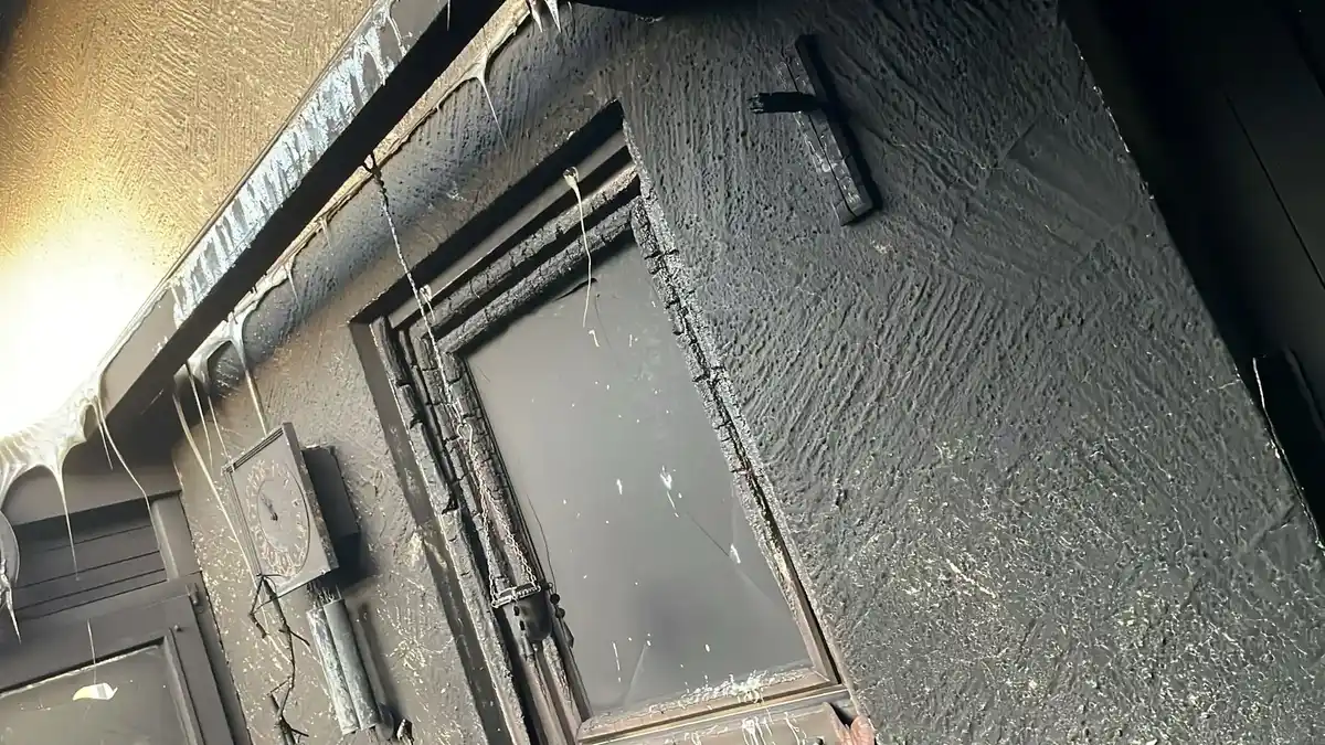 Giftige Rückstände in Wänden Brandschaden München